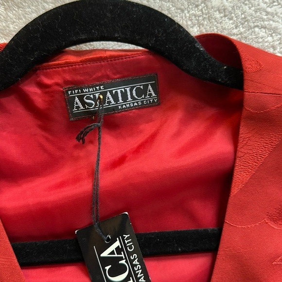 Vintage Asiatica Kansas City Vibrant Red Collarless Blazer with Textured Fabric - Picture 2 of 10